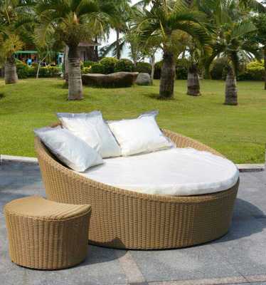 Round Outdoor Wicker Patio Daybed with Cushions - 4 Seasons Home Gadgets